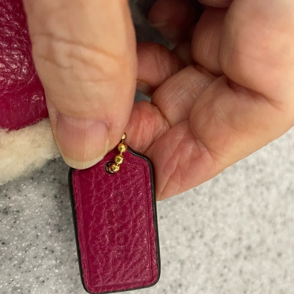 Coach Fuchsia‎ Wristlet with Shearling Accent EUC - Picture 3 of 8